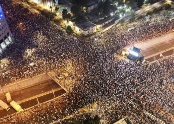 İsrail’de yüz binlerce kişi hükümetin yargı düzenlemesine karşı yine sokaklara indi