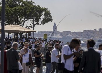 İstanbul'da vapur iskeleleri ve mesire alanlarında bayram yoğunluğu