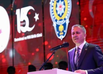 Tarihe isimlerini altın harflerle yazdıran o kahramanlar şanlı sancağı yere düşürmediler