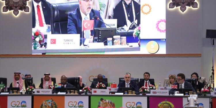 Yatırım, istihdam, üretim, ihracat ve büyüme yollarıyla ülkemizi daha da güçlendirmeyi hedefliyoruz