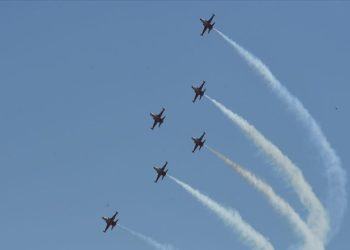 Türk Yıldızları Isparta semalarında gösteri yaptı