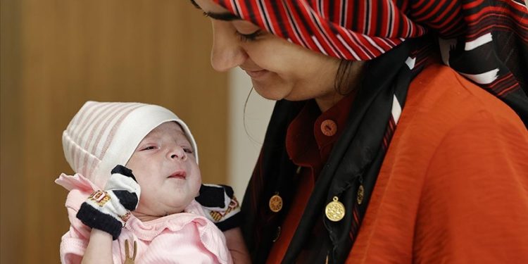 Minik kalbindeki nadir görülen hastalığa İstanbul’da şifa buldu