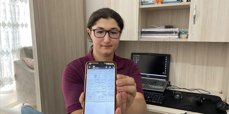 YKS Türkiye birincilerinden Harun Durak, bilgisayar mühendisi olmak istiyor