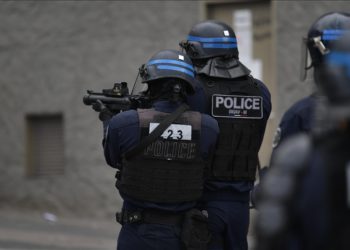 Fransa'daki protestolarda hafta sonu 1 kişinin plastik mermiyle öldürüldüğü açıklandı