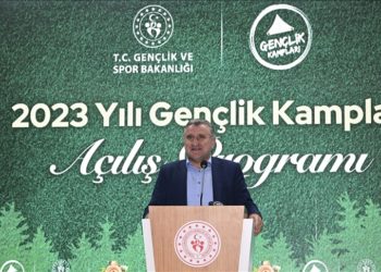 Vatanını seven, dertleri paylaşan güzel bir gençlik geliyor