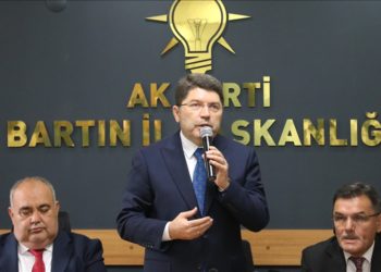 İsveç’te caminin önünde Kur’an-ı Kerim’i yakma olayını lanetliyoruz