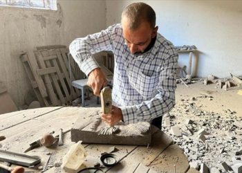 Ürdünlü Tarık Malkavi ekmeğini “taştan” çıkarıyor