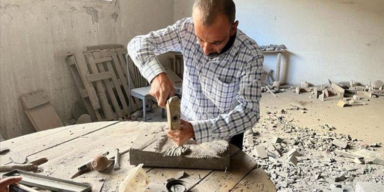 Ürdünlü Tarık Malkavi ekmeğini “taştan” çıkarıyor