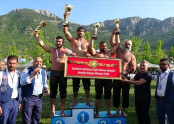 Seydişehir Yağlı Güreşleri'nde başpehlivan İsmail Koç oldu