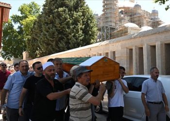 Selimiye'nin "Beyaz imamı" son yolculuğuna Selimiye'den uğurlandı