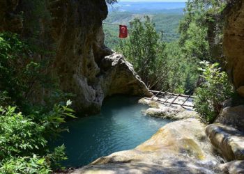 Antalya sıcağından bunalanlar zirvedeki Kral Havuzu’nda serinliyor