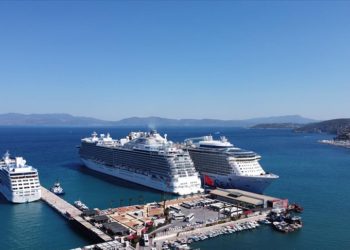 Kuşadası, kruvaziyerlerle gelen 9 bin 70 turisti ağırladı