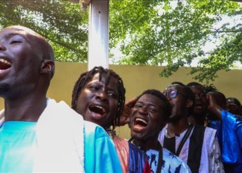 Senegal'de Müridiler 12 saat aralıksız toplu zikir çekti