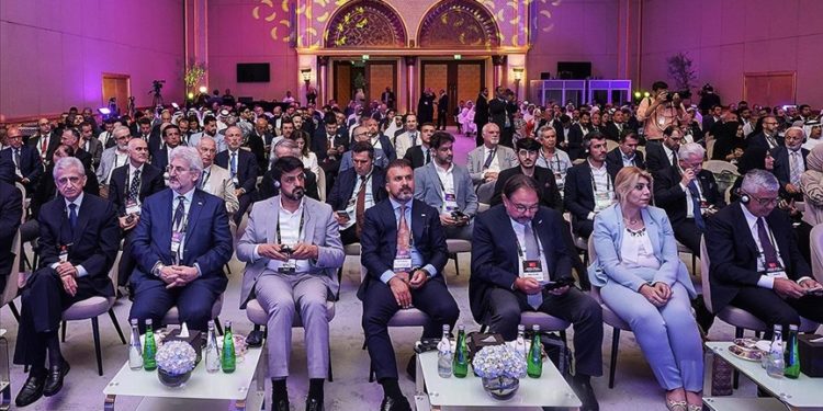 BAE-Türkiye İş Forumu, “yatırımların ve iş birliklerinin artırılması” çağrısıyla başladı