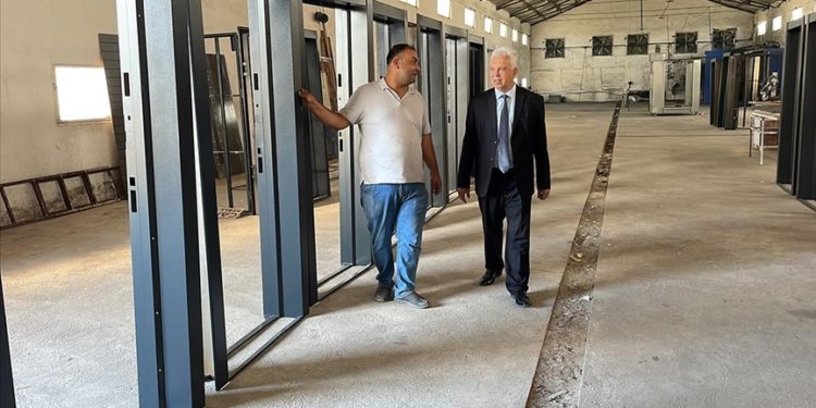 Kaynak ustası devlet desteğiyle çelik kapı üreten girişimci oldu