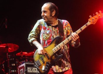 Neşesi ve sahne enerjisiyle hatırlanan MFÖ’nün başarılı ismi: Özkan Uğur