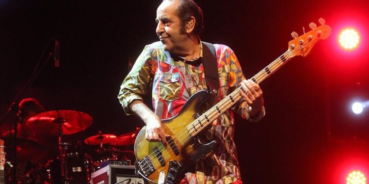 Neşesi ve sahne enerjisiyle hatırlanan MFÖ’nün başarılı ismi: Özkan Uğur