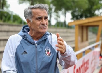 Beşiktaş Teknik Direktörü Güneş: Kulüp elinden geleni yapıyor