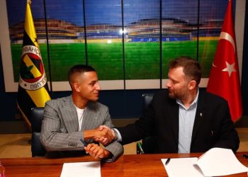 Fenerbahçe, Bartuğ Elmaz'ı kadrosuna kattı