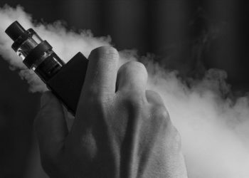 Tek kullanımlık elektronik sigaralar için “masum değil tehlikeli” uyarısı