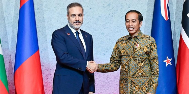 Dışişleri Bakanı Fidan, Endonezya Devlet Başkanı Widodo tarafından kabul edildi