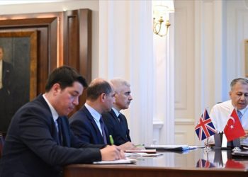 İçişleri Bakanı Yerlikaya, İngiliz mevkidaşı Braverman ile telefonda görüştü