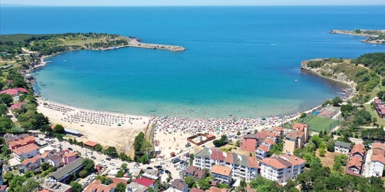 Kocaeli'de mavi bayraklı plajlarda bayram tatili hareketliliği yaşandı