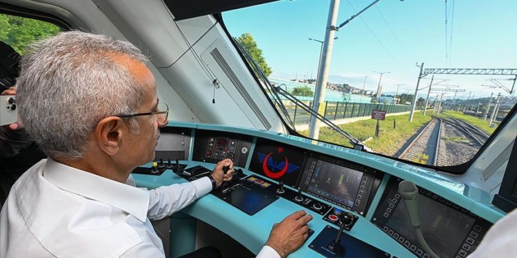 Milli Hızlı Tren’i yolcu taşımacılığına 2025’te kazandırmayı hedefliyoruz
