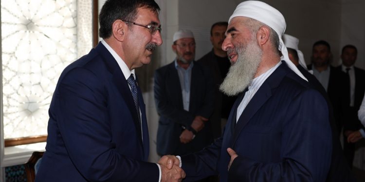 Cumhurbaşkanı Yardımcısı Yılmaz'dan Seyyid Abdulbaki Elhüseyni'nin ailesine taziye ziyareti