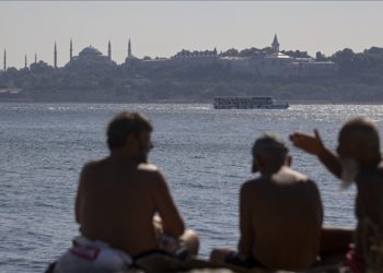 İstanbulluların sıcak havayla mücadelesi sürüyor