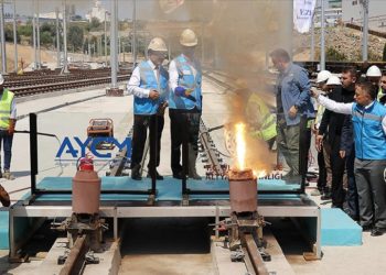 Gebze OSB-Darıca Sahil Metro Hattı’nda ilk ray kaynağı yapıldı
