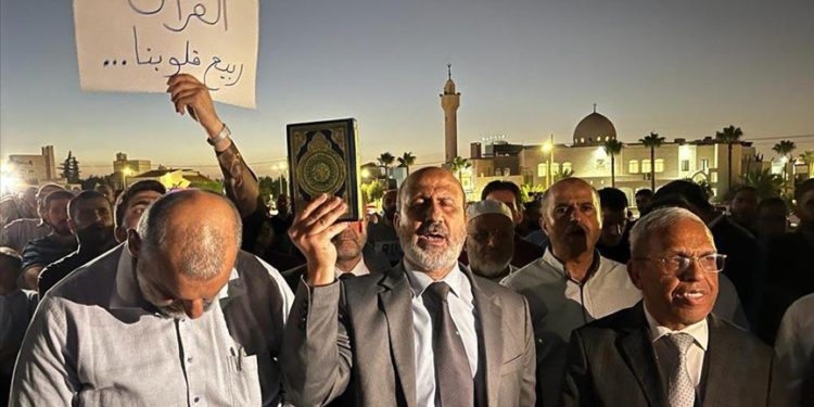 Stockholm’de Kur'an-ı Kerim yakılması, Ürdün'deki İsveç Büyükelçiliği önünde protesto edildi