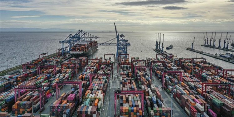 Sanayi bünyesindeki 7 sektör ihracatta ilk yarı rekoru kırdı