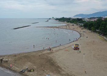 Karadeniz’in incisi Ordu, güvenli plajlarıyla yüzme keyfi yaşatıyor