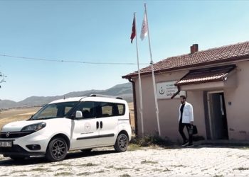 Bakan Koca, Aksaray'da bir aile hekiminin köylerde verdiği mobil sağlık hizmetinin videosunu paylaştı