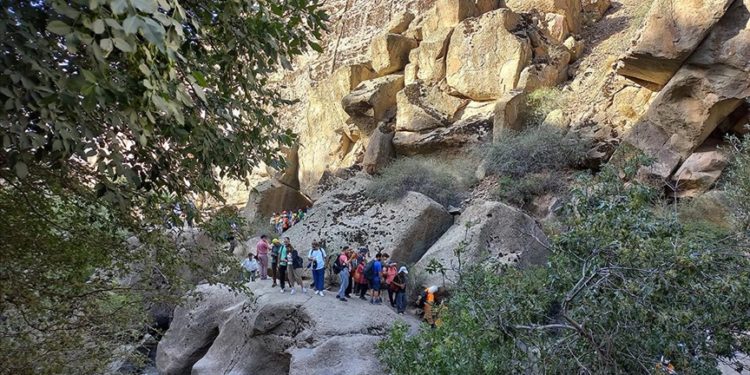 İran’da sıcaktan kaçan Tahranlıların tercihi şehrin kuzeyindeki vadiler