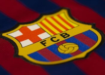 UEFA, soruşturma yürüttüğü Barcelona'nın Şampiyonlar Ligi'ne katılmasına geçici izin verdi