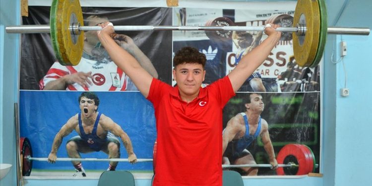 Avrupa şampiyonu genç milli halterci, yeni başarılar için çalışmalarını sürdürüyor