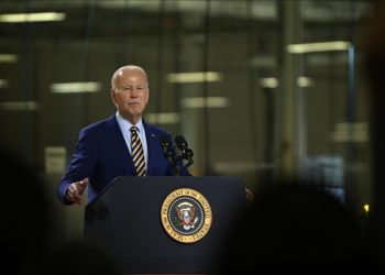 Biden, sağlık hizmeti ücretlerini azaltarak ailelerin güvenini kazanmayı hedefliyor
