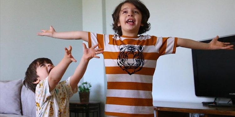 Türkiye’de birçok çocuk ev kazası nedeniyle hastanelere başvuruyor