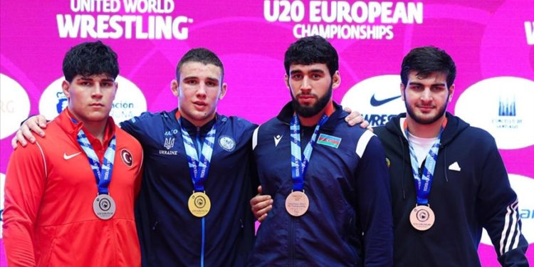 Milli güreşçiler, 20 Yaş Altı Avrupa Şampiyonası'nda 3 madalya kazandı