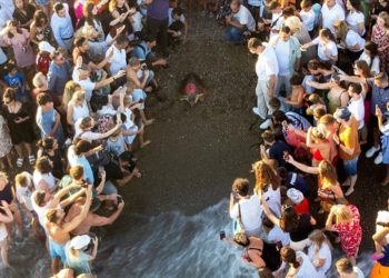 Antalya’da tedavi edilip denize bırakılan “Lara” adlı caretta caretta, bir yılda 3 bin kilometre yol katetti