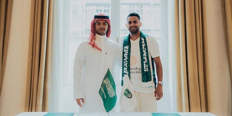Suudi Arabistan ekibi Al-Ahli, Riyad Mahrez'i kadrosuna kattı