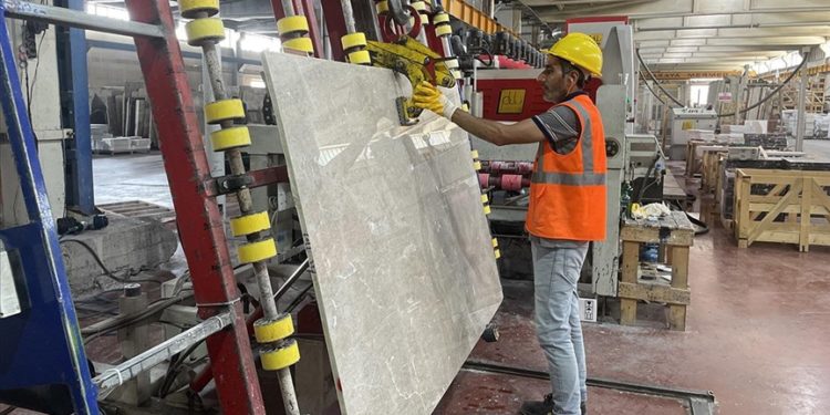 Elazığ’ın vişne, Diyarbakır’ın siyah inci mermeri Kanada ve Avusturya’ya gönderilecek
