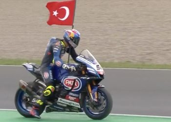 Milli motosikletçi Toprak Razgatlıoğlu, Çekya'da "superpole" yarışını kazandı