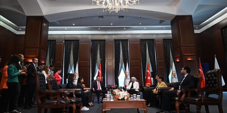 Siyasi partiler arası bayramlaşma ziyaretlerinde İsveç’te Kur’an-ı Kerim yakma olayına tepki gösterildi