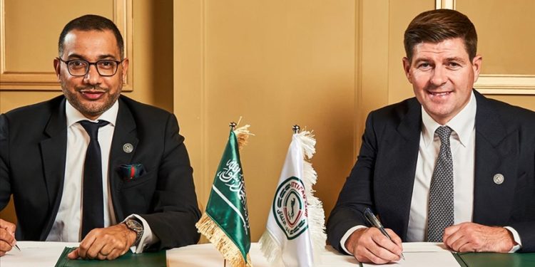 Suudi Arabistan ekibi Al-Ittifak'ta Steven Gerrard dönemi