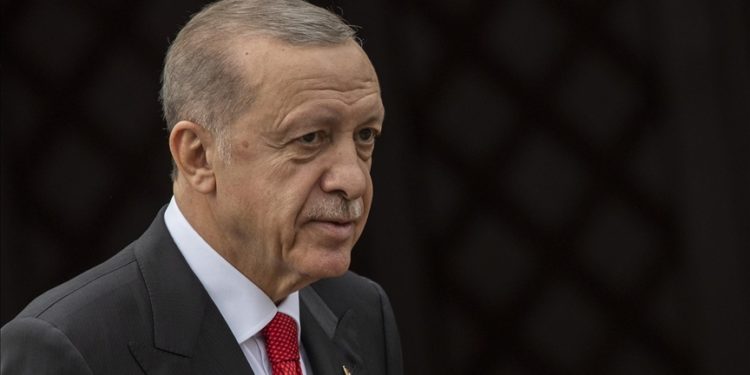 Cumhurbaşkanı Erdoğan, A Milli Erkek Voleybol Takımı'nı tebrik etti