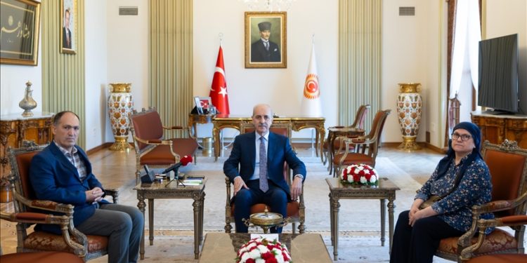 TBMM Başkanı Kurtulmuş, şehit öğretmen Şenay Aybüke Yalçın'ın ailesiyle bir araya geldi