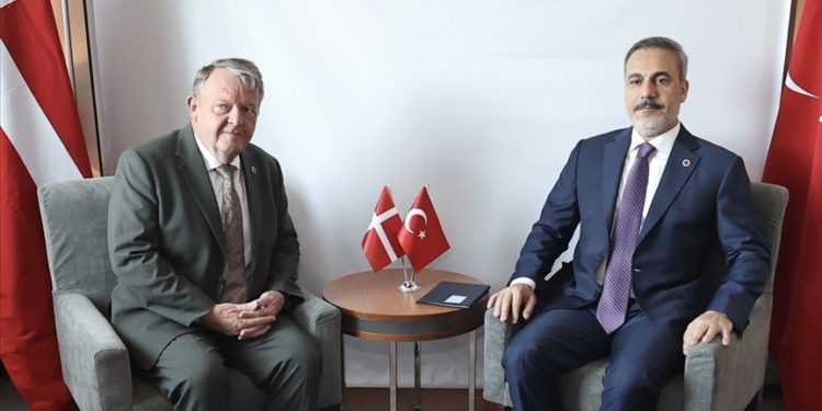 Dışişleri Bakanı Fidan, Danimarkalı mevkidaşı Rasmussen ile telefonda görüştü